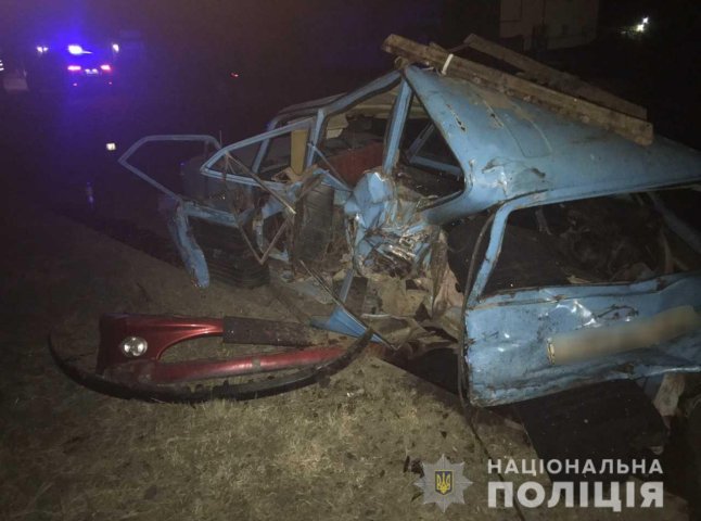 Жахлива аварія у Мукачеві: водій іномарки врізався у припаркований автомобіль із шістьма пасажирами