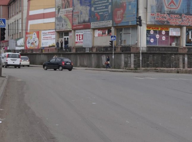 У Хусті на пішохідному переході таксист збив насмерть велосипедиста (ФОТОФАКТ)