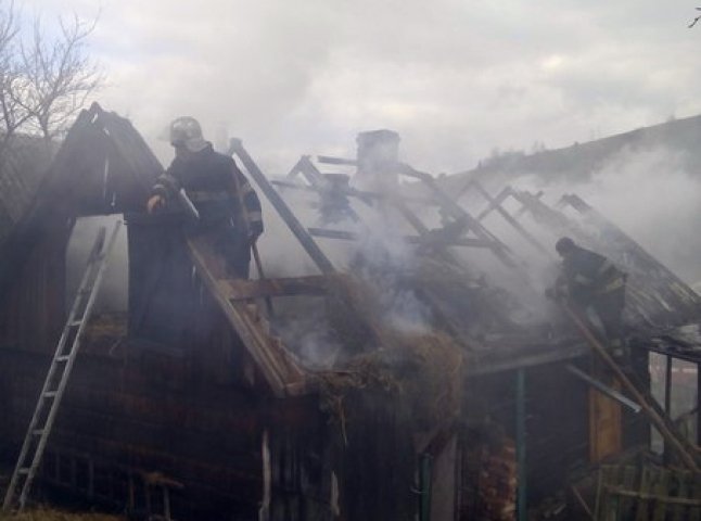 Воловецькі пожежники врятували від знищення житловий будинок
