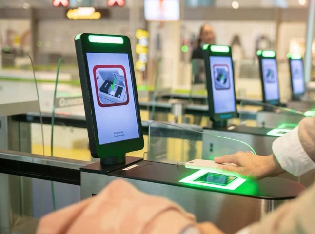 Виїзд за кордон з 12 жовтня