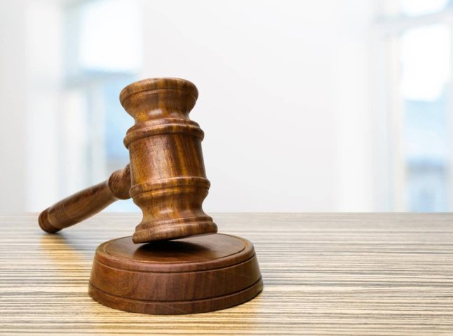 Судитимуть підлітків, які у Мукачеві пограбували та зґвалтували жінку