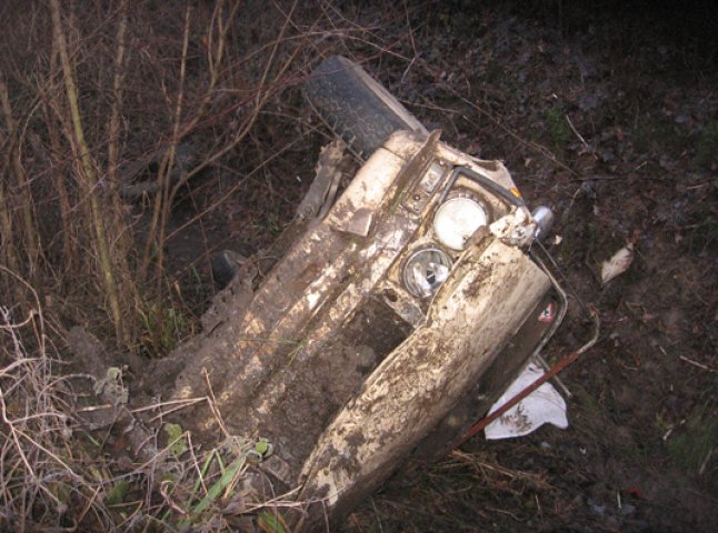 На Мукачівщині водій жигулів загинув у ДТП (ФОТО)