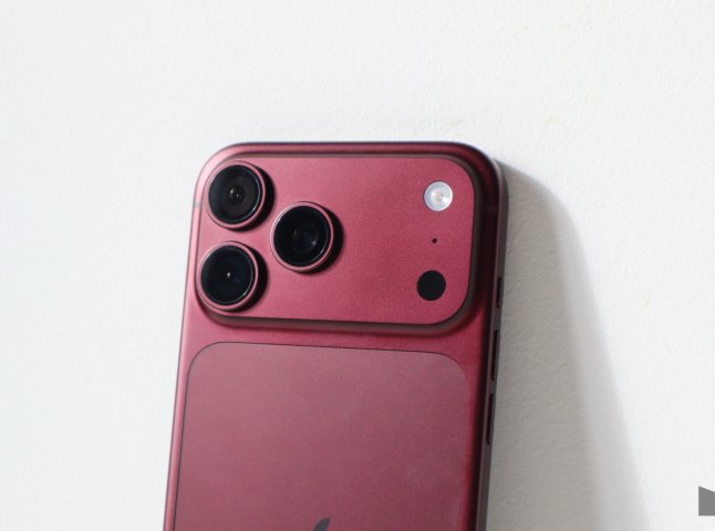 Новий iPhone 18 Pro почав втрачати колір: власники помітили несподіваний дефект корпусу