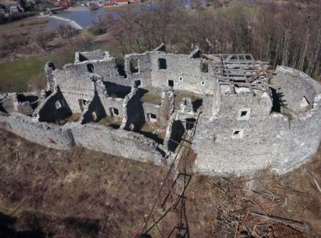 На реставрацію Невицького замку витратять понад 9 мільйонів гривень