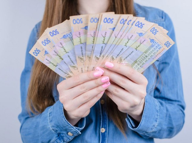 15 серпня на картку надійде від 2000 до 3000 гривень: хто отримає гроші