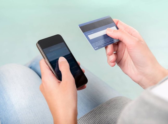 З 1 жовтня картки «світитимуть» всю інформацію: для українців вводять зміни при оплаті