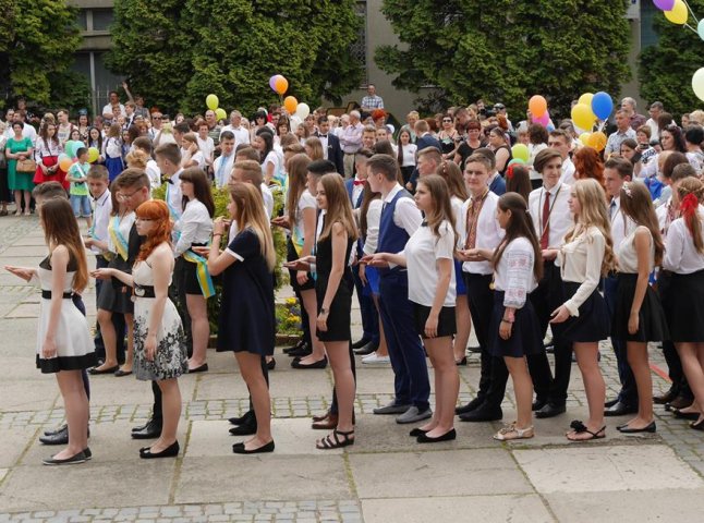 Загальноміський парад випускників відбувся і в Ужгороді