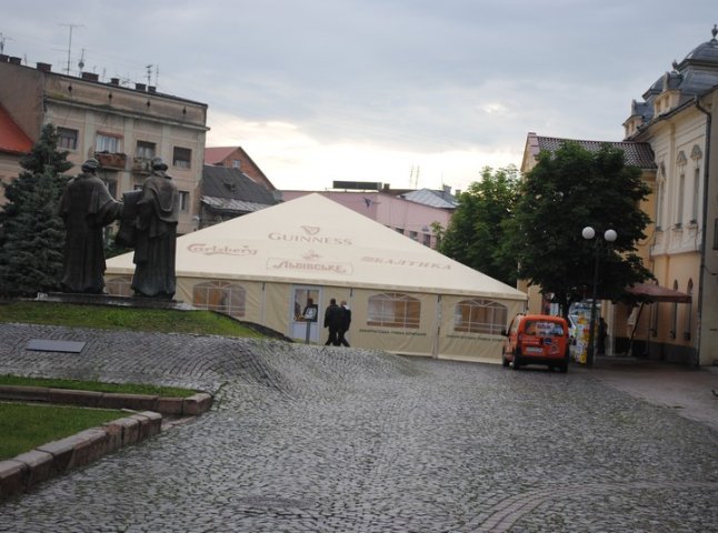 У центрі Мукачева з’явилась своя фан-зона (ФОТО)
