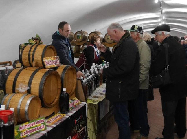 В Ужгороді триває фестиваль молодого вина "Закарпатське Божоле"
