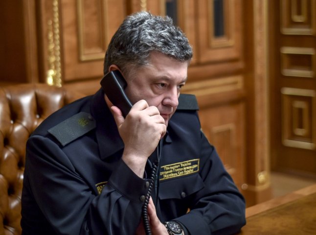 Президент України Петро Порошенко віддав наказ припинити вогонь на Донбасі