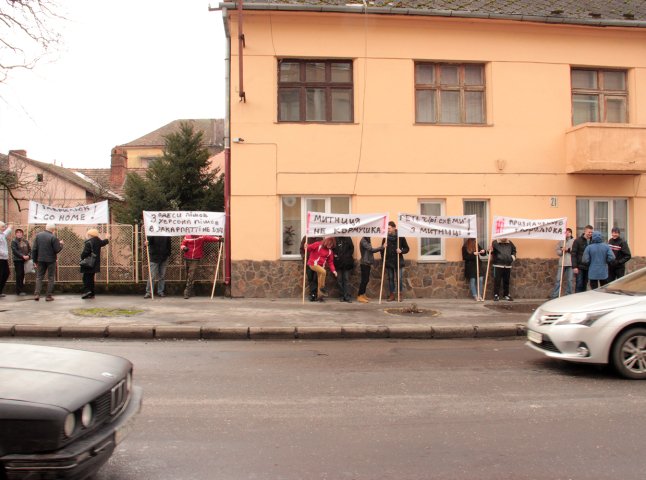 Під стінами Закарпатської митниці ДФС протестували