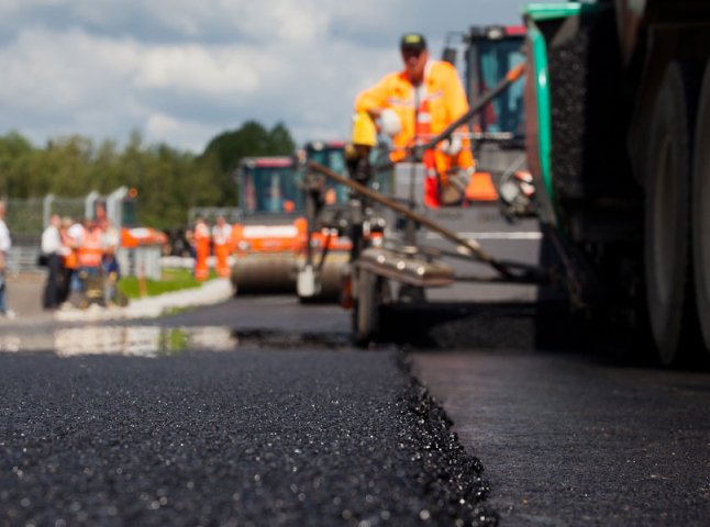 На Закарпатті починається відновлення дороги, яка не ремонтувалася понад 25 років