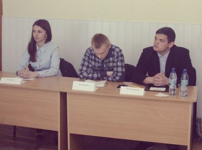 Закарпатські студенти перемогли у Всеукраїнських дебатах зі сталого місцевого розвитку