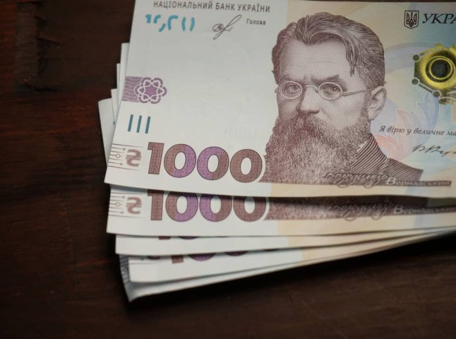 1000 гривень від Зеленського даватимуть через Укрпошту