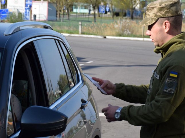 Ненавмисне видав себе за іншу людину: на КПП «Лужанка» стався курйоз