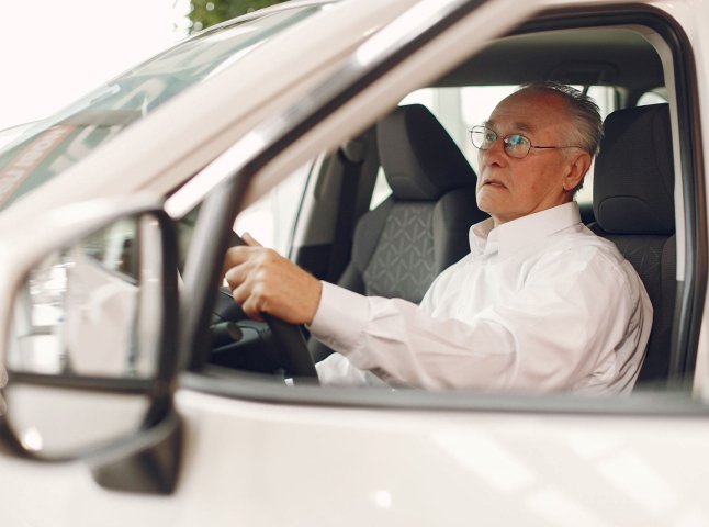 Водіям поважного віку готують нові обмеження в Україні
