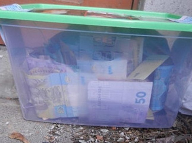 Поліція знайшла чоловіка, який вкрав скриньку пожертвувань для хворої дитини