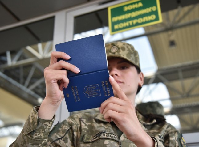 Стосується всіх, хто буде їхати за кордон з дітьми: з’явилось попередження про документи Стосується всіх, хто буде їхати за кордон з дітьми: з’явилось попередження про документи