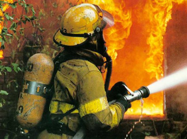 Вогонь пошкодив прибудову житлового будинку в Мукачеві