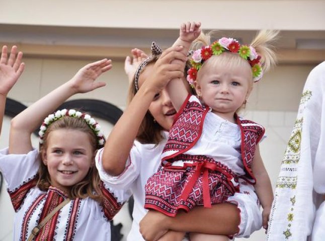 Ужгородці відзначили День Незалежності парадом вишиванок