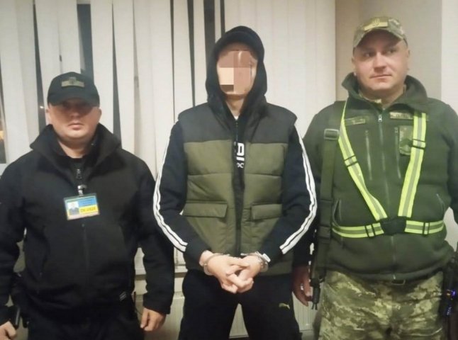 На кордоні затримали українця, що перебуває в розшуку