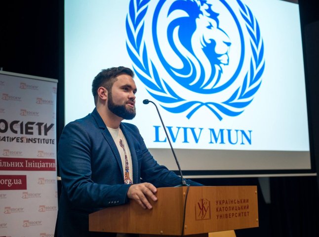 У Львові молоді активісти взяли участь у освітній рольовій грі «Модель ООН» (ФОТО)