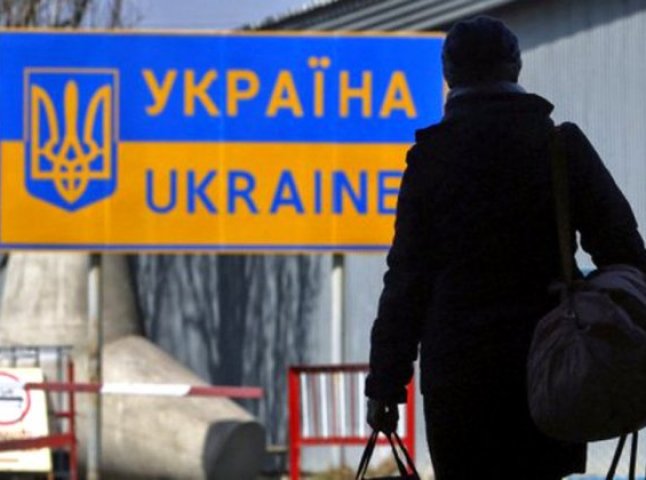 Скільки грошей заробітчани перерахують в Україну до кінця року: вражаюча сума