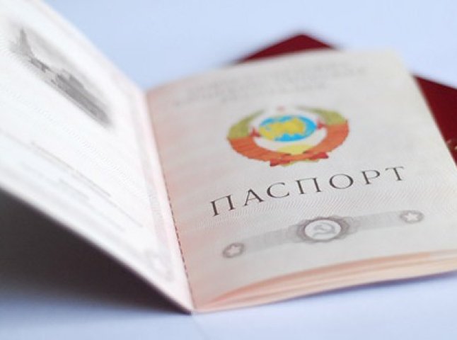 25 закарпатців досі жили з паспортами громадянина СРСР