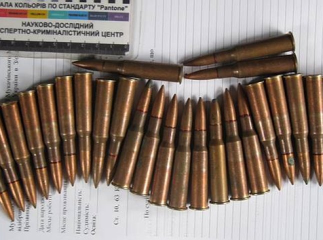 У Лавках 33-річна мукачівка намагалась продати набої до нарізної зброї