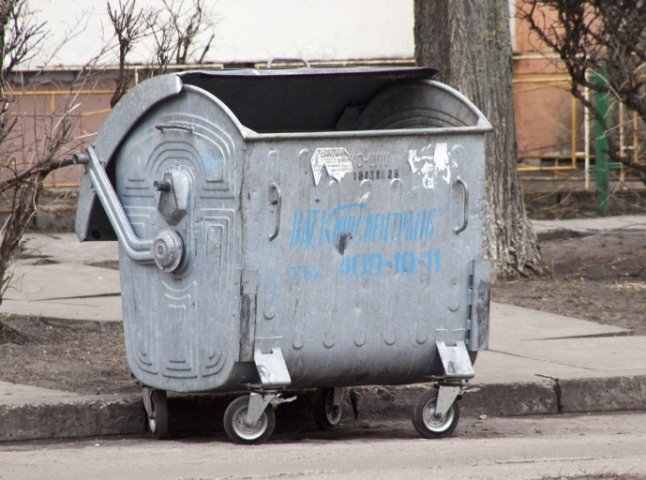 Голові Тячівської районної ради влаштували сміттєву люстрацію