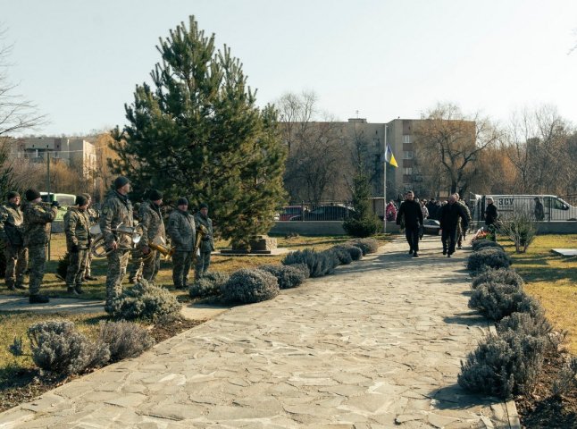 У Мукачеві поховали воїна, який захищав Україну з початку повномасштабного вторгнення