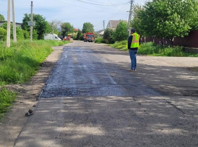 В одній із громад на Ужгородщині ремонтують дороги