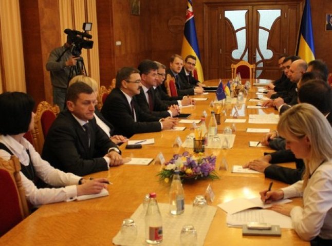 Віце-прем’єр-міністр Словацької Республіки Мірослав Лайчако зустрівся з губернатором Закарпаття (ФОТО)