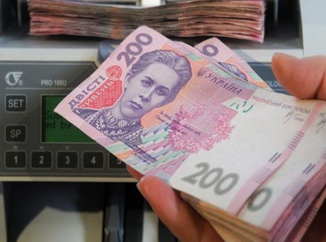 В Уряді заявили, що з 1 січня 2017 року жоден українець не буде отримувати менше ніж 3200 гривень зарплатні