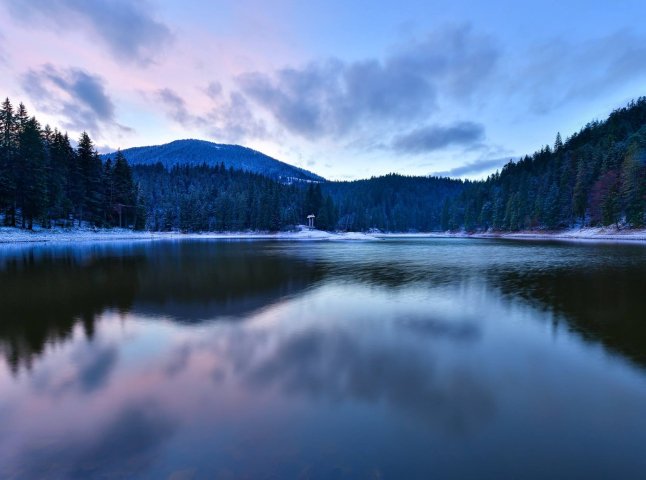 Інтернет-користувачів вразили "зимові" фотографії озера Синевир