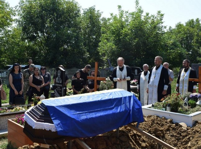 Поховали військового, життя якого обірвалось минулого тижня