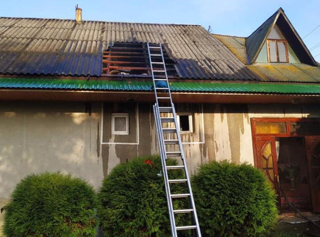 Горіла квартира і будинок: вогнеборці розповіли про пожежі на Тячівщині