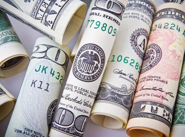 Курс долара розвернувся: скільки коштують долар та євро