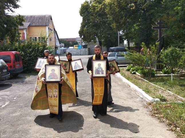 У Мукачево прибули ікони з мощами 10-ти святих цілителів