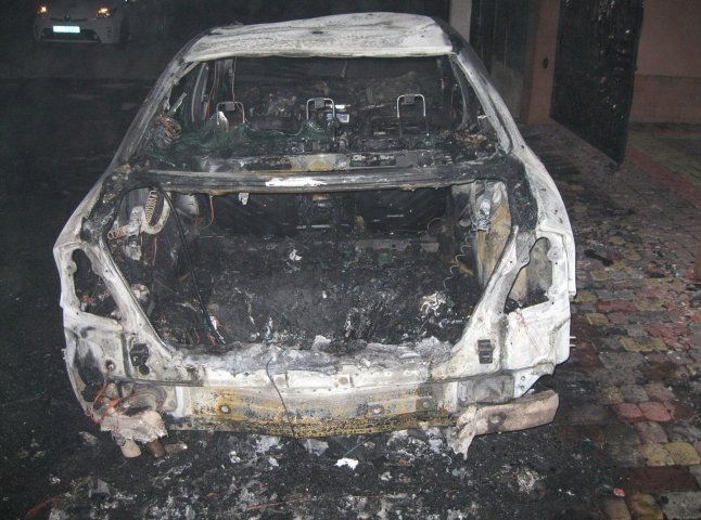 Мукачівські правоохоронці припускають, що "Mercedes" могли підпалити