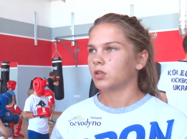 Закарпатка Поліна Мухлиніна їде на Чемпіонат Європи з кікбоксингу
