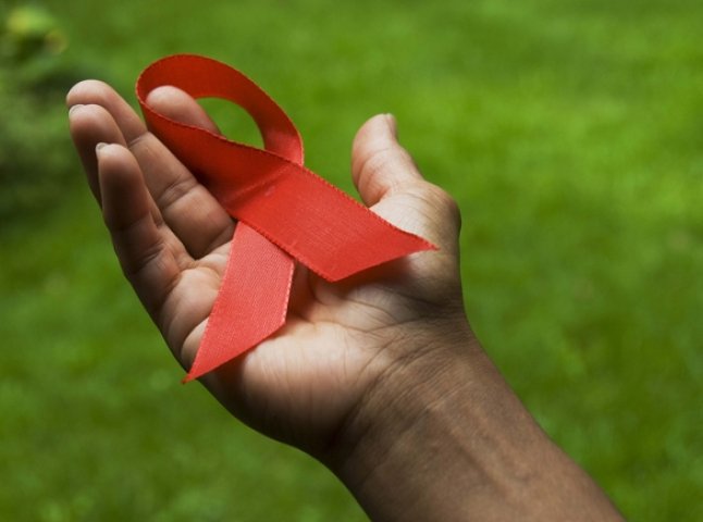 Школярам Мукачева розповіли про СНІД і про те, як його уникнути