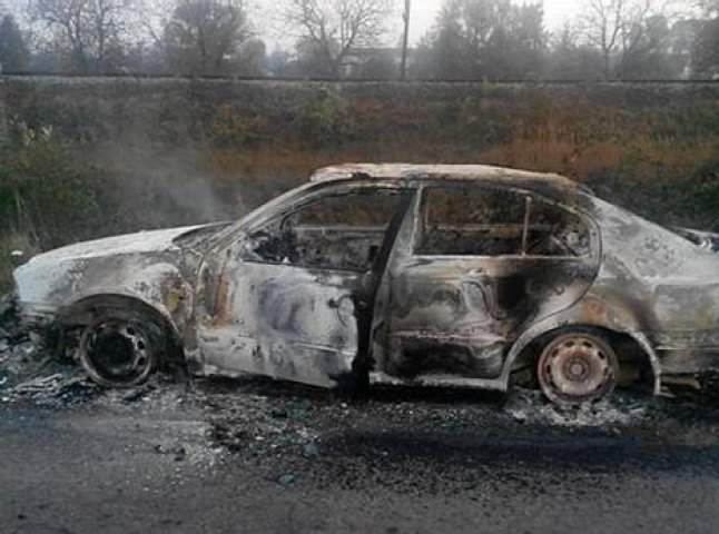 На Тячівщині повністю згорів автомобіль, але кримінальна справа відкриватись не буде