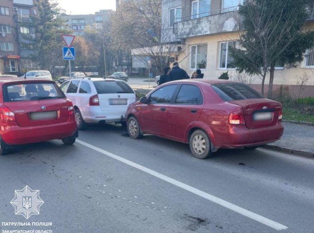 Дуже п’яна жінка скоїла аварію в Ужгороді