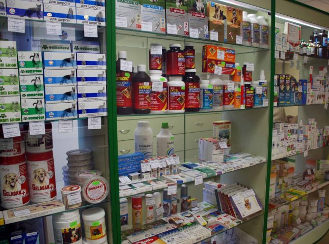 В одній із аптек Ужгорода відпускали лікарські препарати, не маючи на це відповідних дозволів