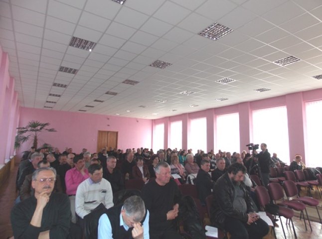 Прізвища та адреси всіх депутатів Виноградівської районної ради, які прогуляли засідання, будуть оприлюднюватись