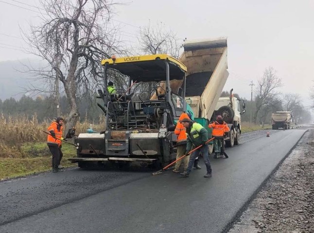 На Закарпатті відновили одну з доріг, яку не ремонтували десятки років