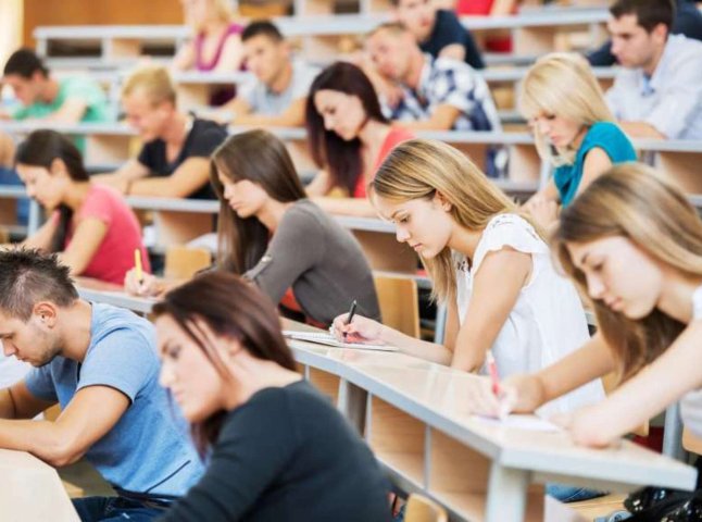 Для студентів на контракті зросте вартість навчання Для студентів на контракті зросте вартість навчання
