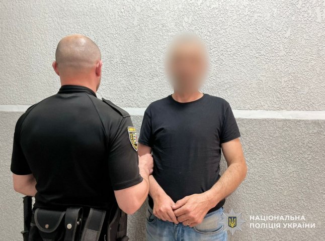 Поліція затримала чоловіка, який переправляв військовозобов’язаних громадян до Румунії Поліція затримала чоловіка, який переправляв військовозобов’язаних громадян до Румунії