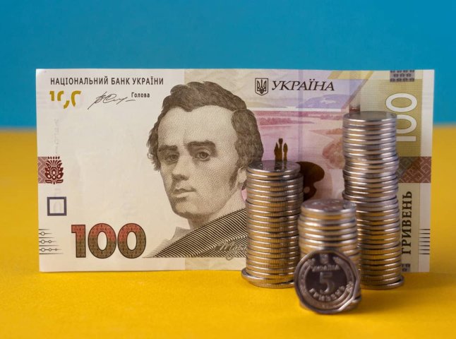 Надбавка майже 300 гривень кожного місяця: хто отримає додаткові гроші